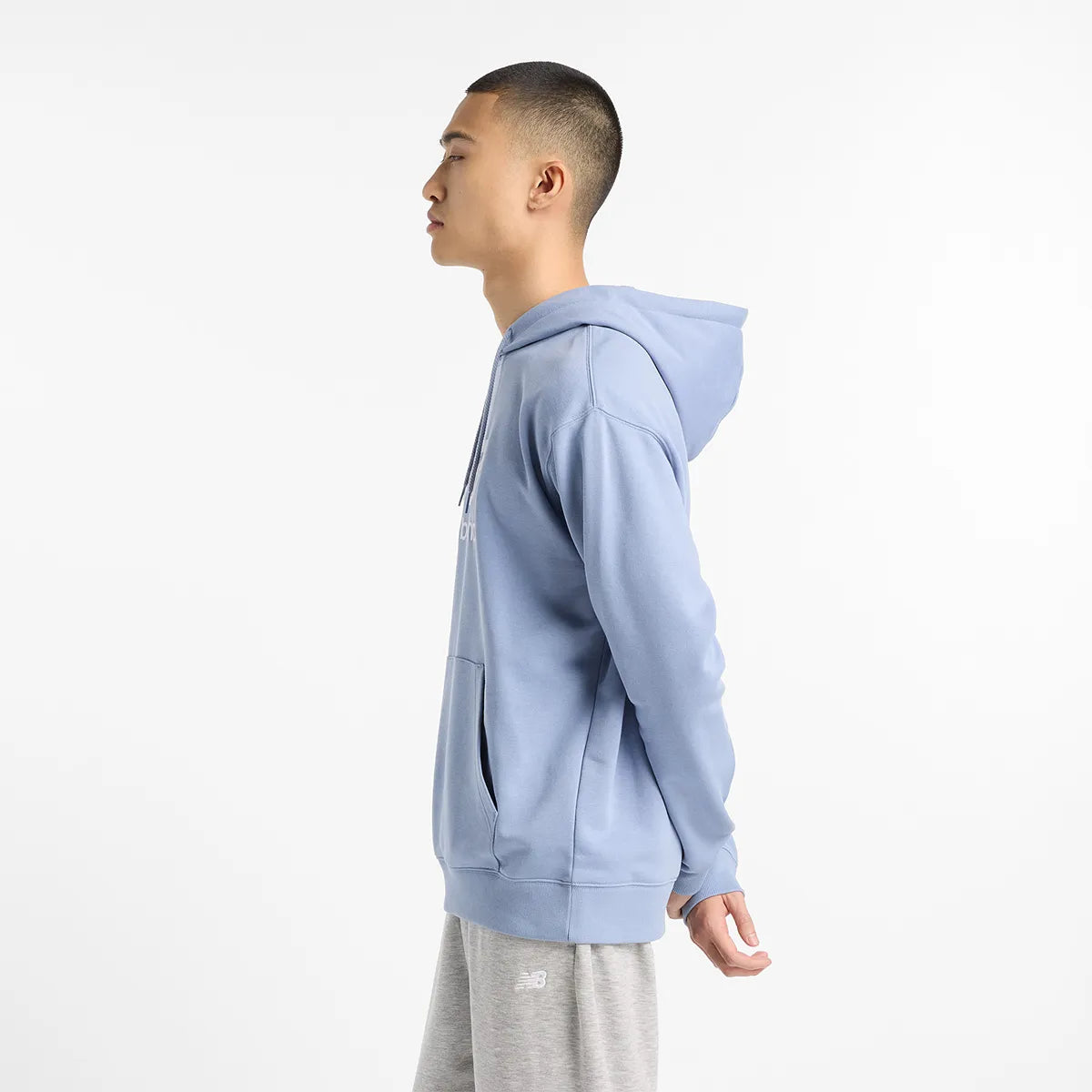 NEW BALANCE ESSENTIALS SWEATSHIRT AUS FRENCH TERRY MIT LOGO-RUNDHALSAUSSCHNITT