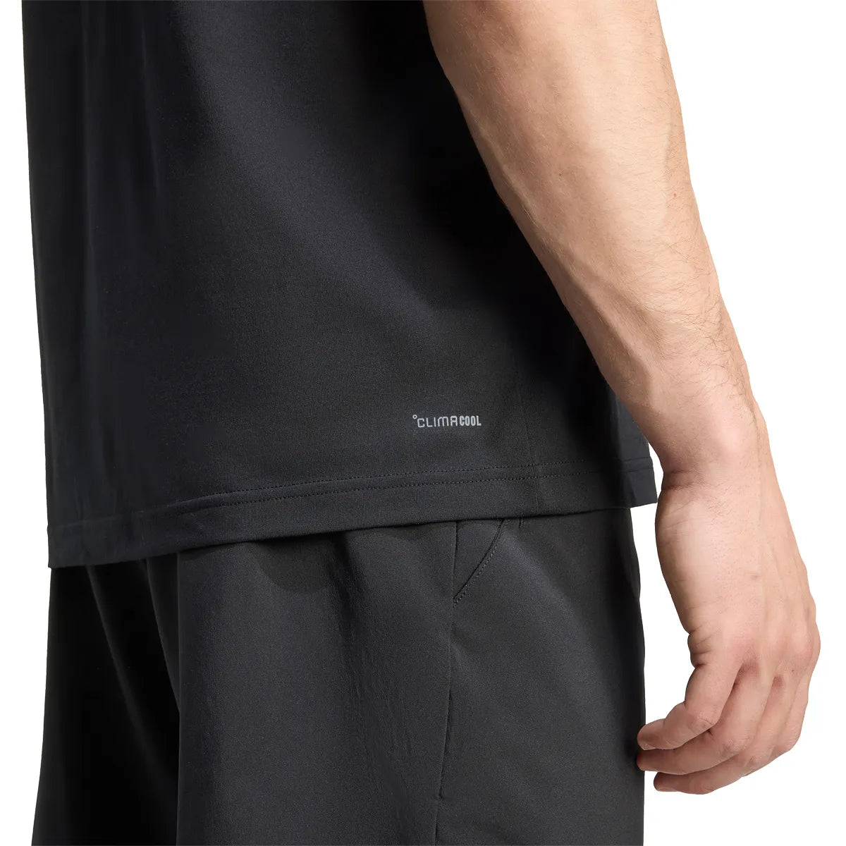 T-SHIRT ADIDAS GRAPHIQUE BARRICADE