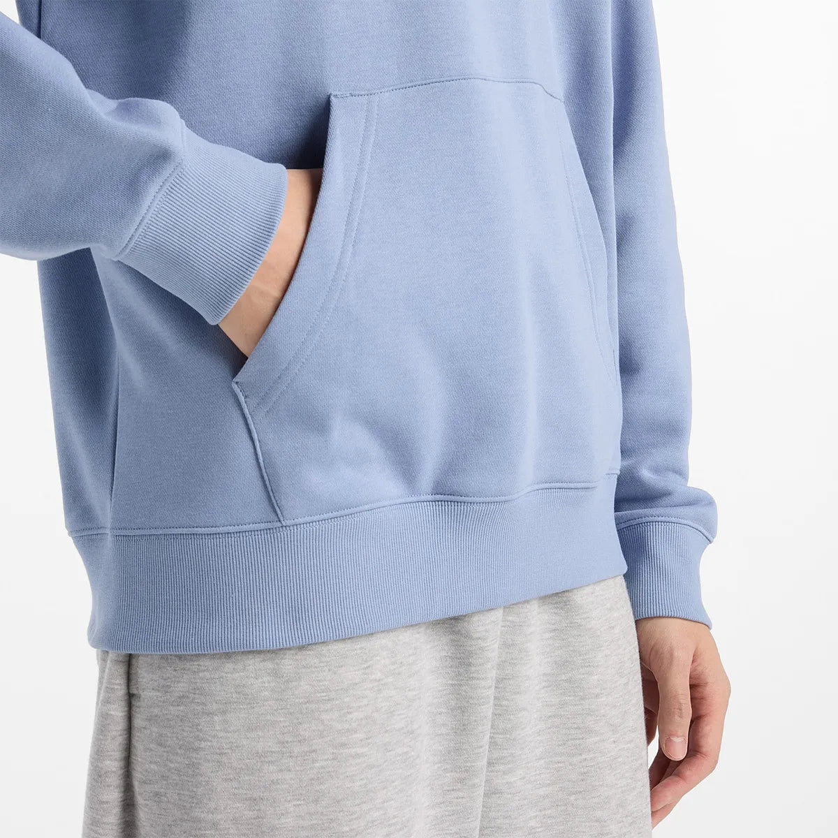 NEW BALANCE ESSENTIALS SWEATSHIRT AUS FRENCH TERRY MIT LOGO-RUNDHALSAUSSCHNITT