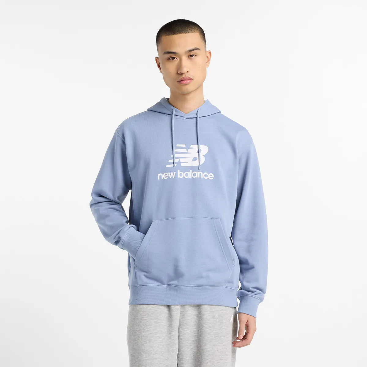 NEW BALANCE ESSENTIALS SWEATSHIRT AUS FRENCH TERRY MIT LOGO-RUNDHALSAUSSCHNITT