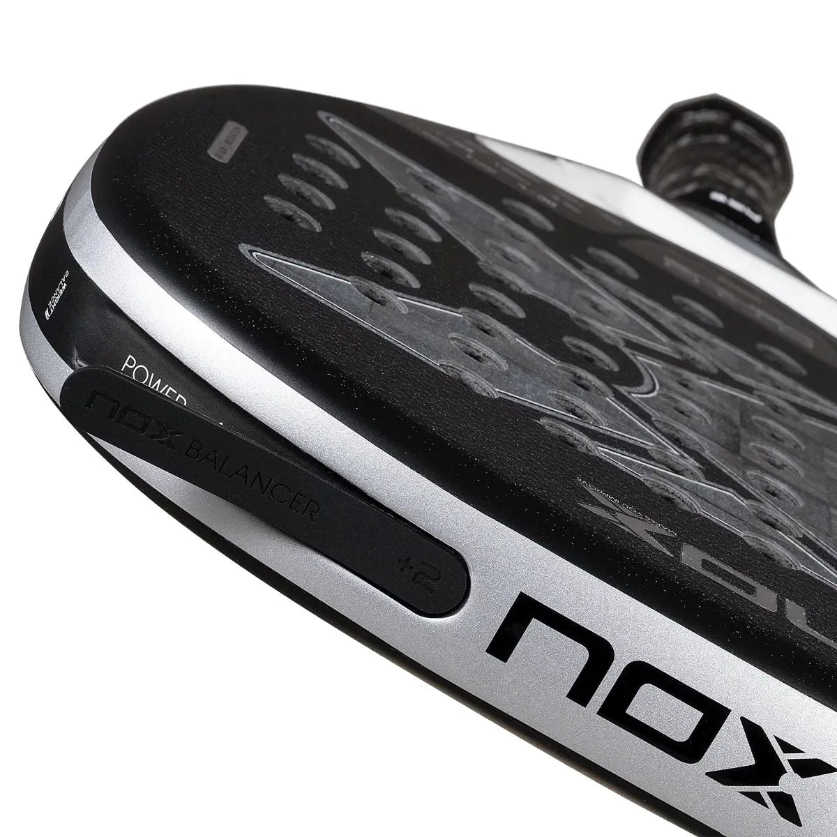 RAQUETTE DE PADEL NOX AT10 GENIUS ATTACK 18K ALUM BY AGUSTIN TAPIA 2026