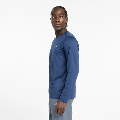 T-SHIRT NEW BALANCE SPORT ESSENTIALS MANCHES LONGUES