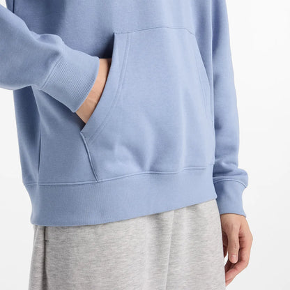 NEW BALANCE ESSENTIALS SWEATSHIRT AUS FRENCH TERRY MIT LOGO-RUNDHALSAUSSCHNITT