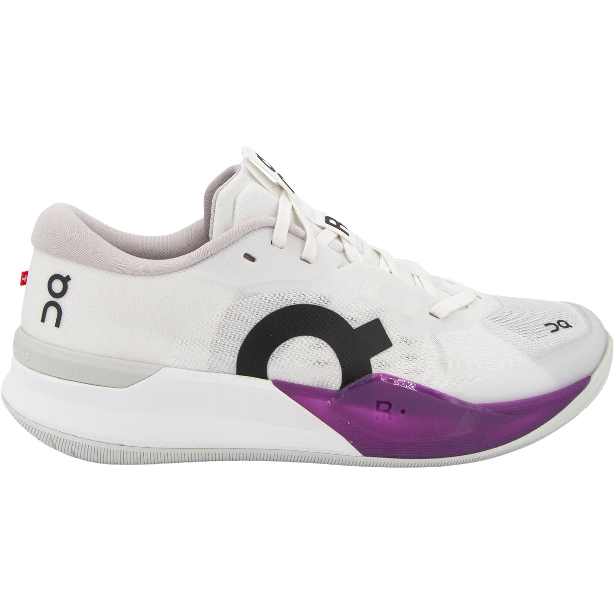 ON WOMEN'S SHOES THE ROGER PRO 3 ALL SURFACES