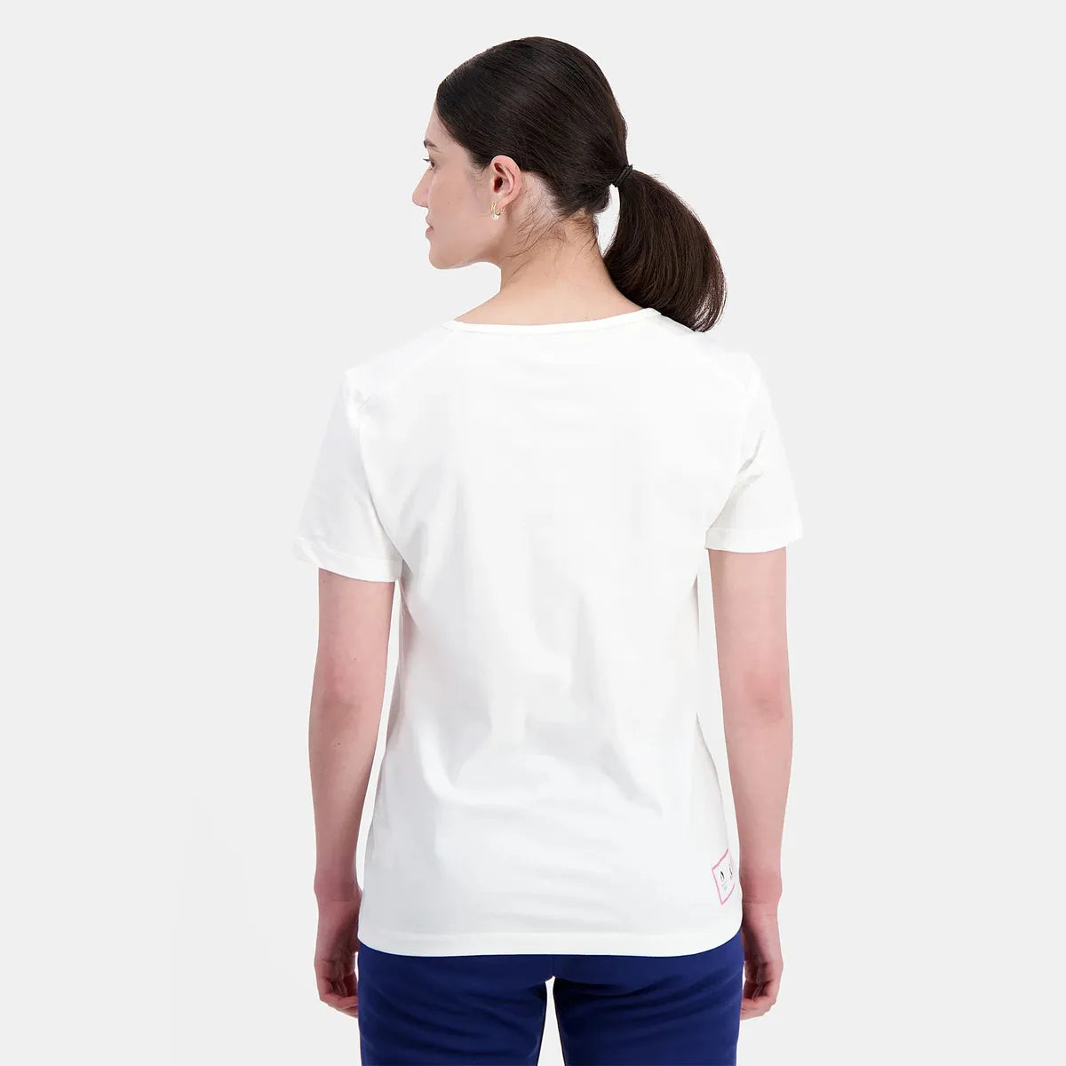 V-NECK LE COQ SPORTIF T-SHIRT PARIS 2024 ESSENTIAL